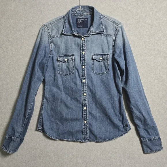 American Eagle Small Women Pearl Snap ButtonUp Blue Denim Jean Shirt Long Sleeve - Picture 1 of 8
